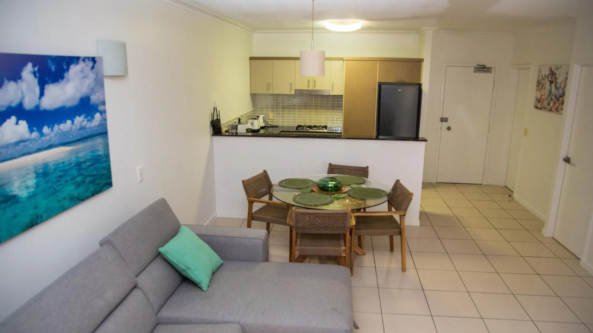 Paradise Resort Living One Bedroom Apartment Westcourt Austrália